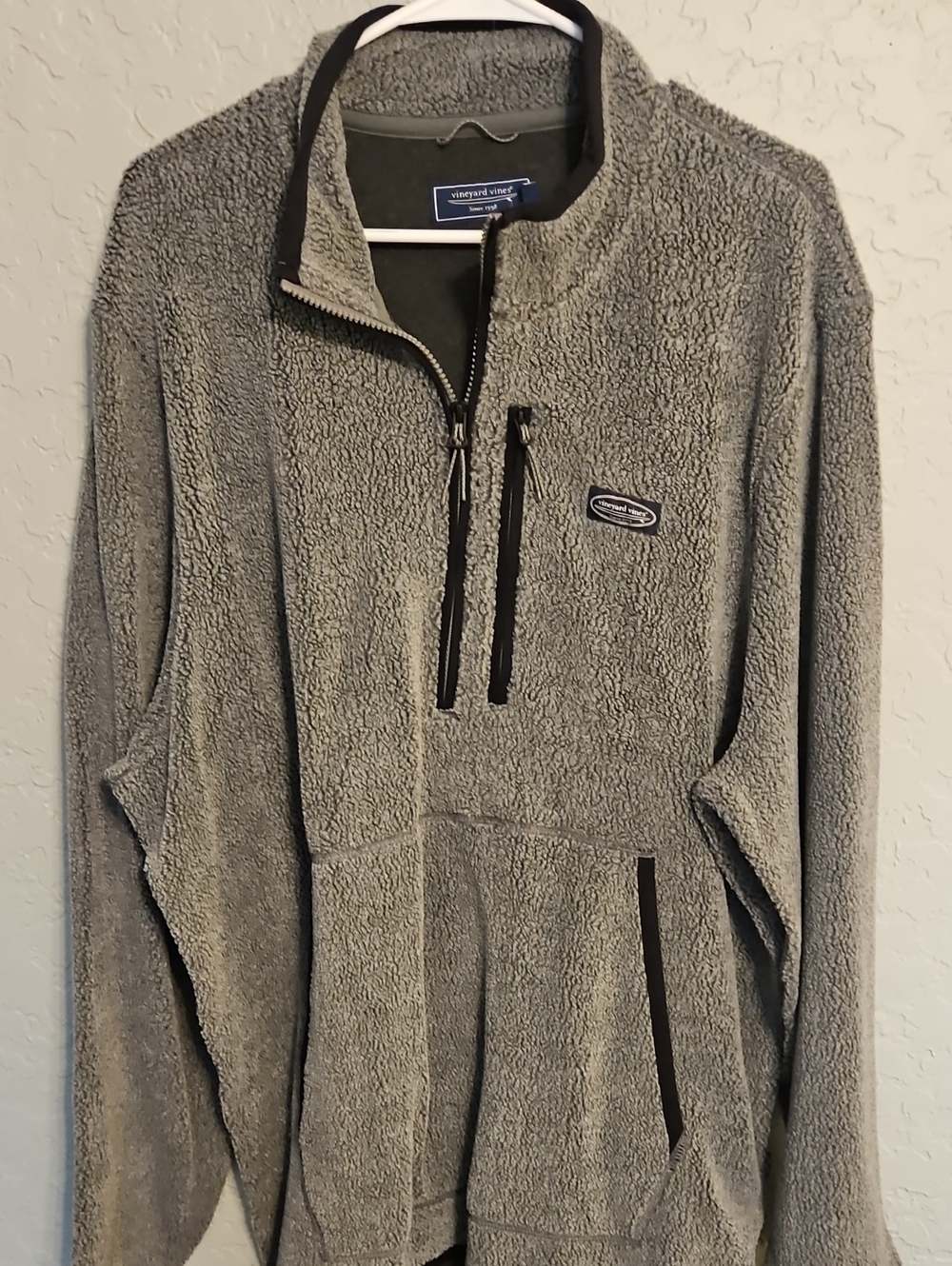 Vineyard Vines Men’s Gray Quarter-Zip Fleece Pullover